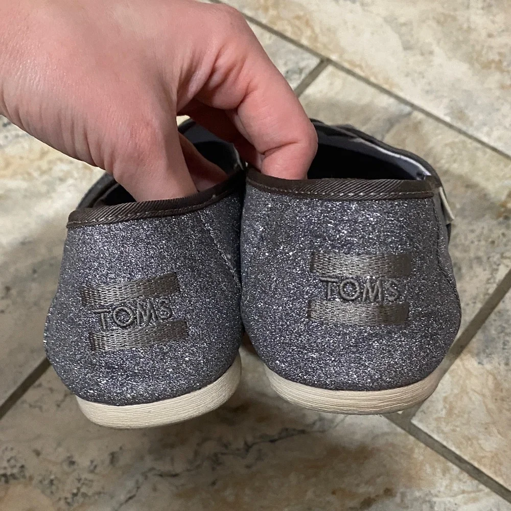 TOMS Women's Glitter Slip-On Shoes - Gray brand new
